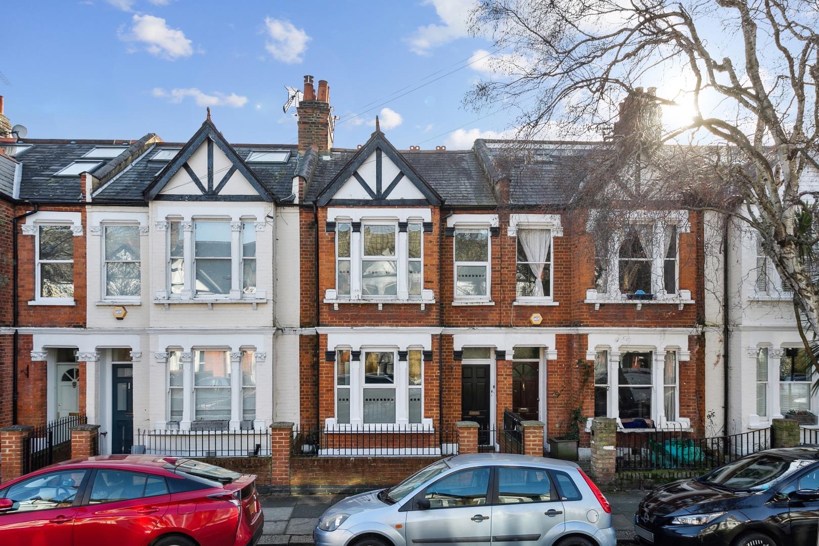 Flat Kent Road in Coychurch Lower