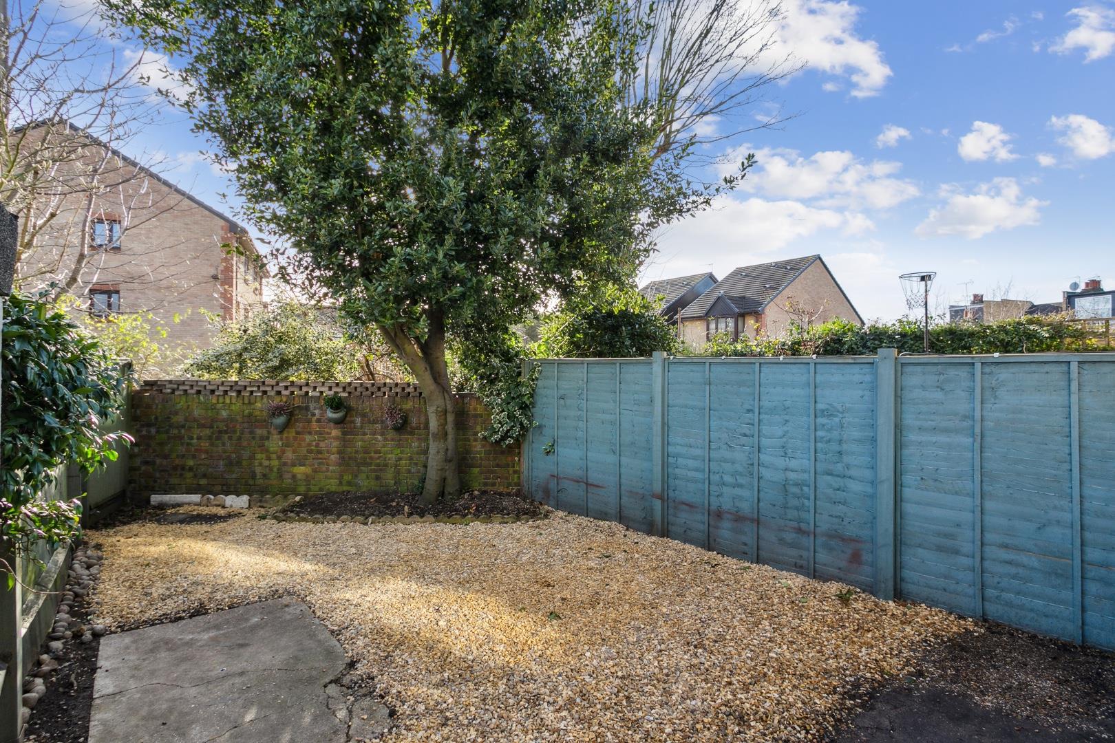 Flat Kent Road in Coychurch Lower