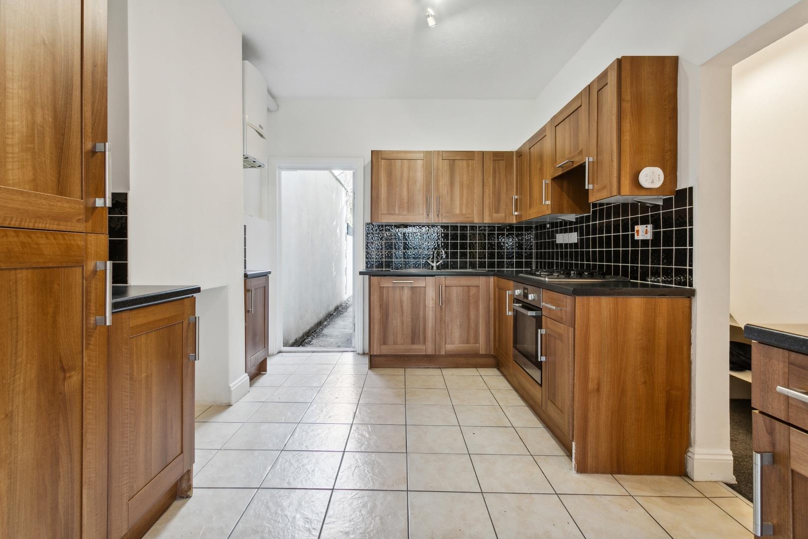 Flat Kent Road in Coychurch Lower