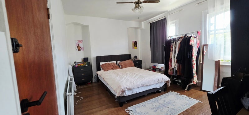 Room Roden Street in Greater London
