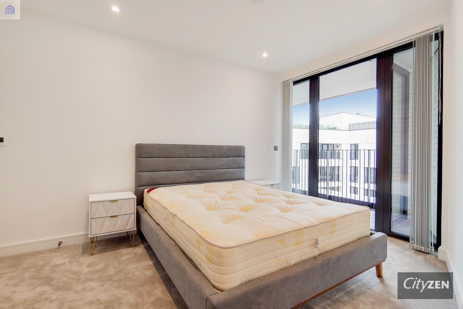 Flat Cremer Street in Greater London