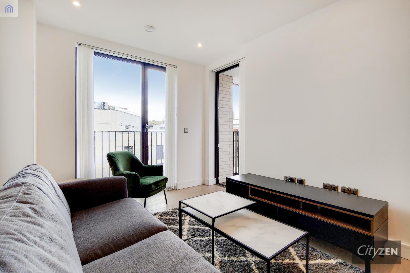 Flat Cremer Street in Greater London
