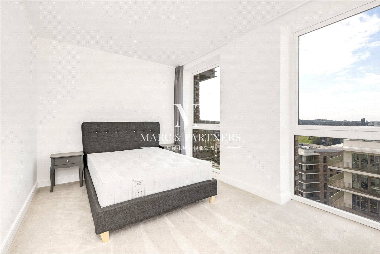Flat Beresford Avenue in Greater London