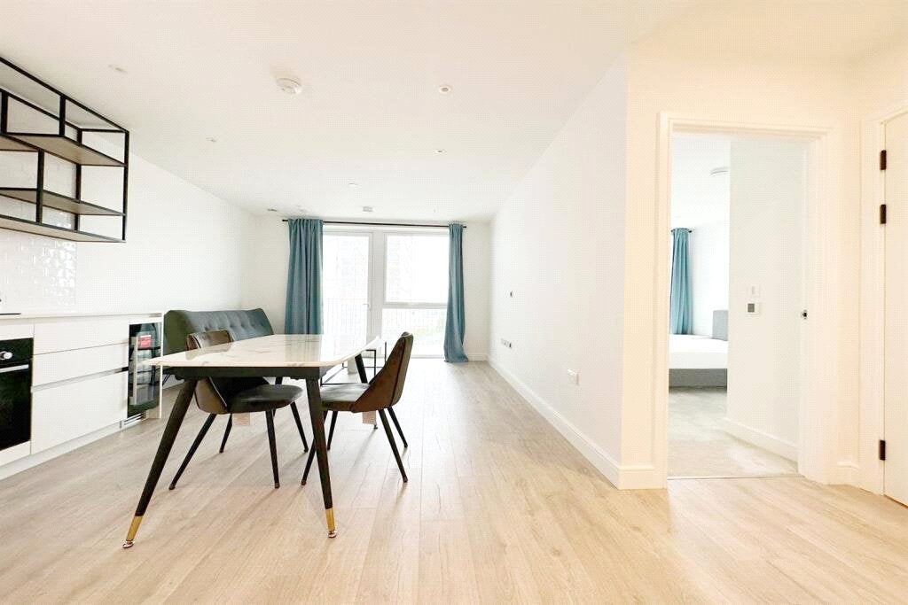 Flat Beresford Avenue in Greater London