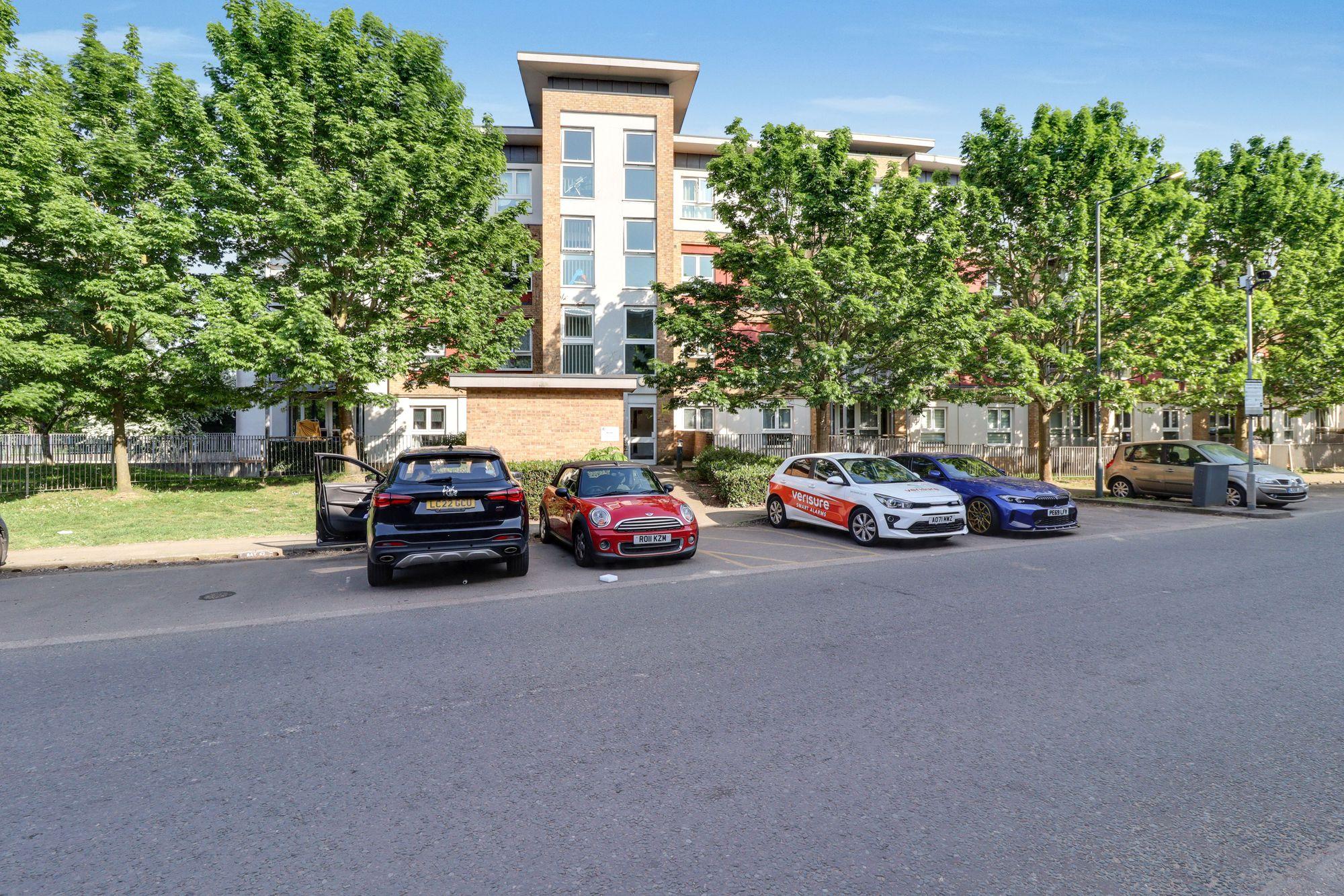 Flat Craneford Way in Greater London