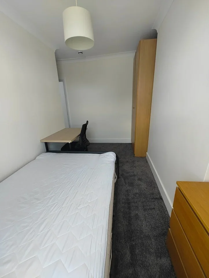 Room Kilburn Lane in Greater London