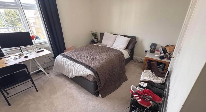 Room Fulham Road in Greater London