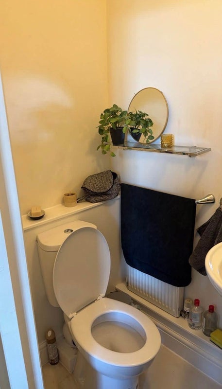 Room Fulham Road in Greater London