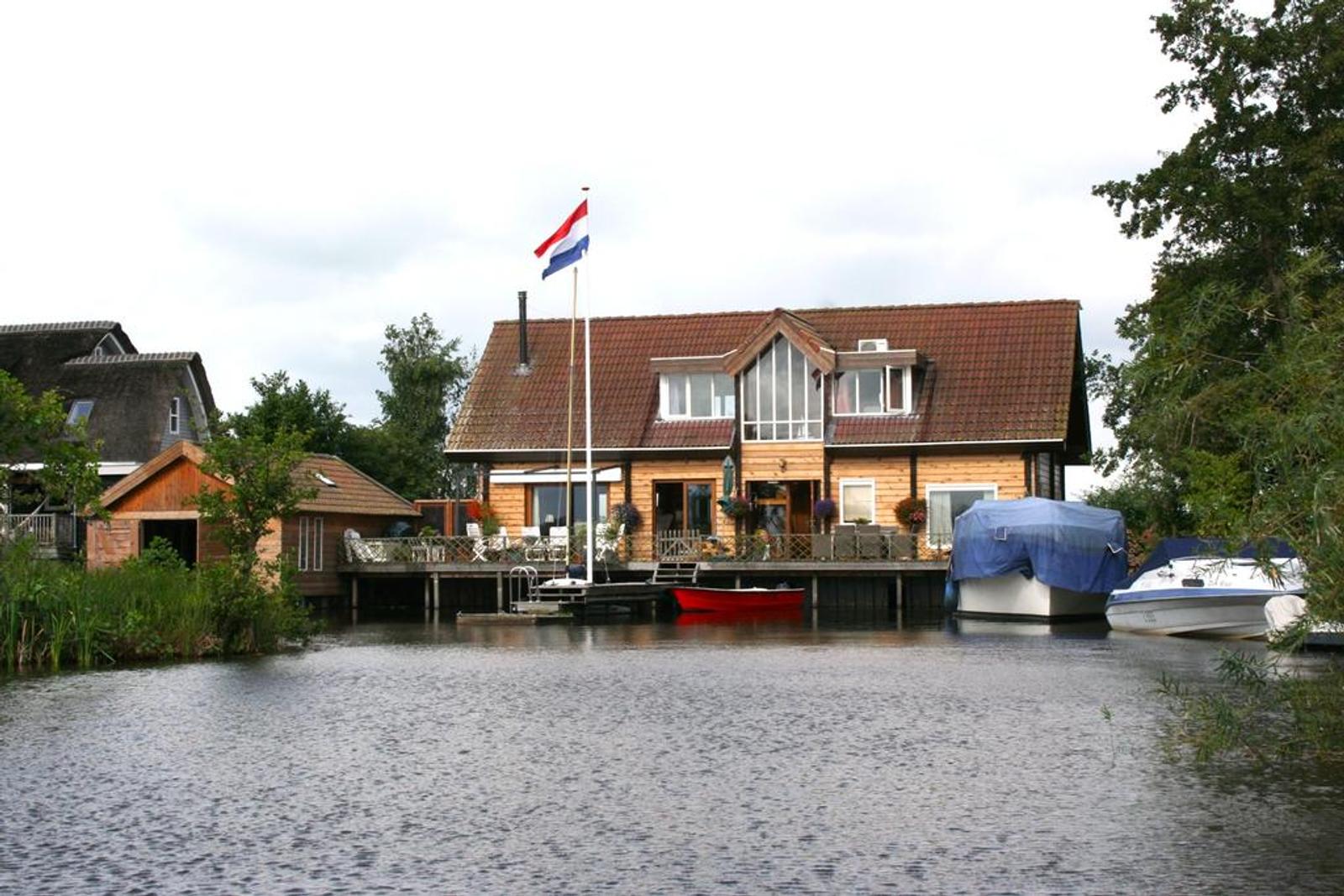 Huis Veendijk 24 in Loosdrecht
