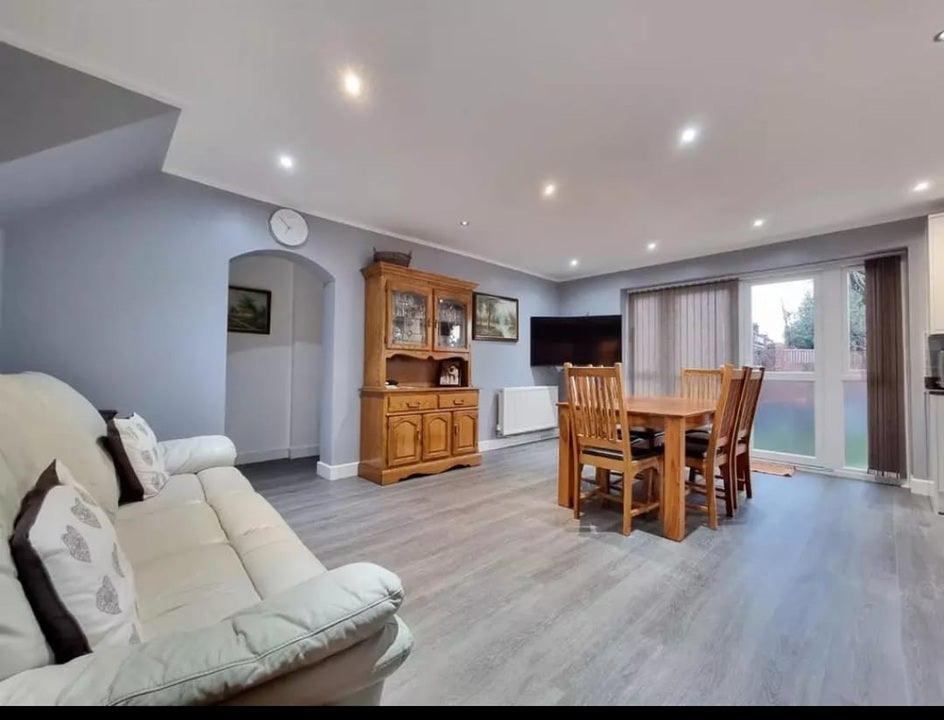 Flat Howard Road in Greater London
