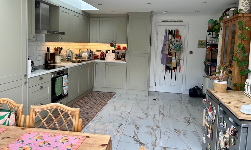 Room Carlton Road in Greater London