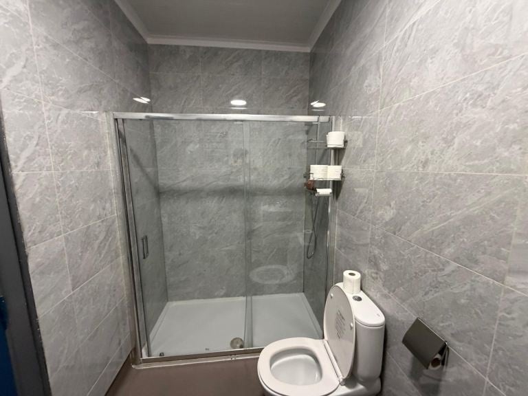 Room Tanner Street in Greater London