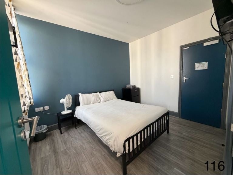 Room Tanner Street in Greater London