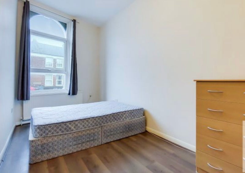 Room Mitcham Road in Greater London