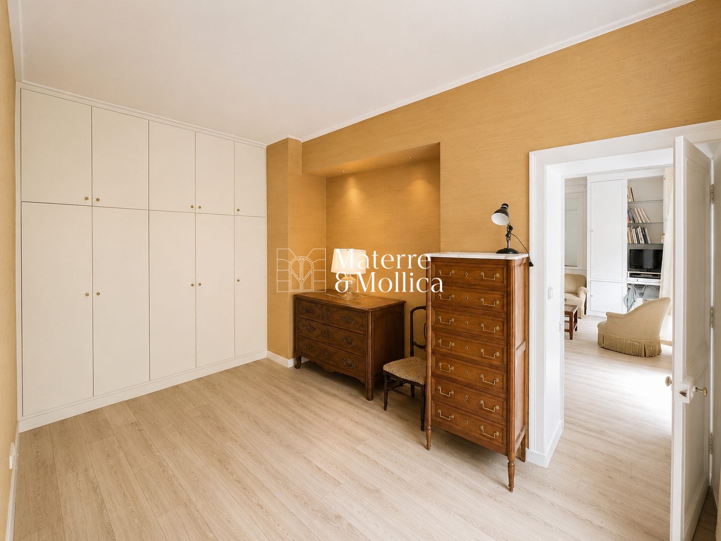 Flat Boulevard du Montparnasse in Paris