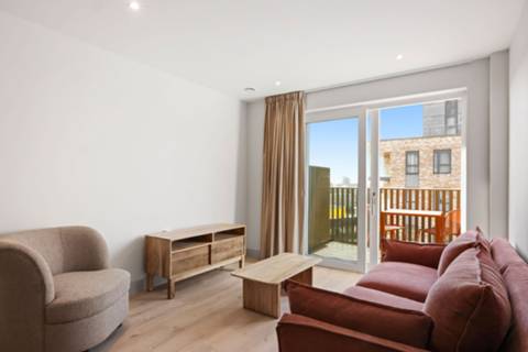Flat East Drive in Greater London