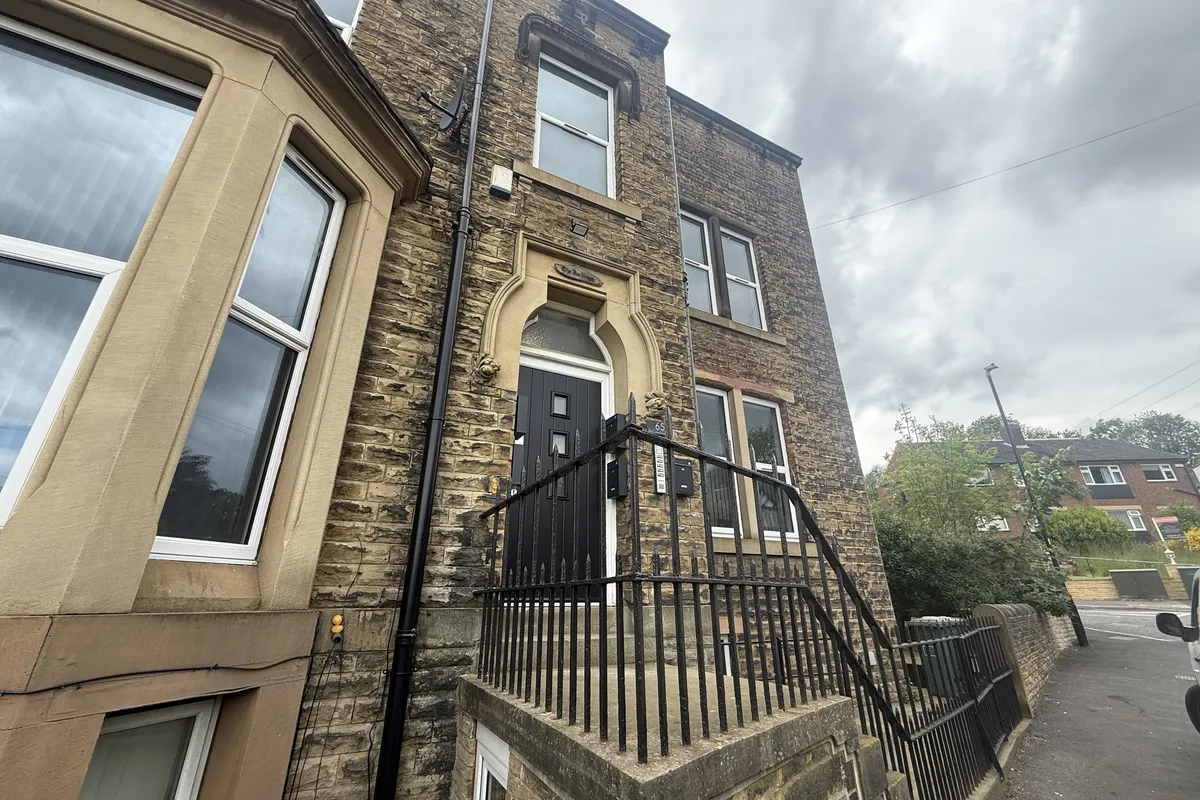 Flat Birkby Lodge Road in Kirklees