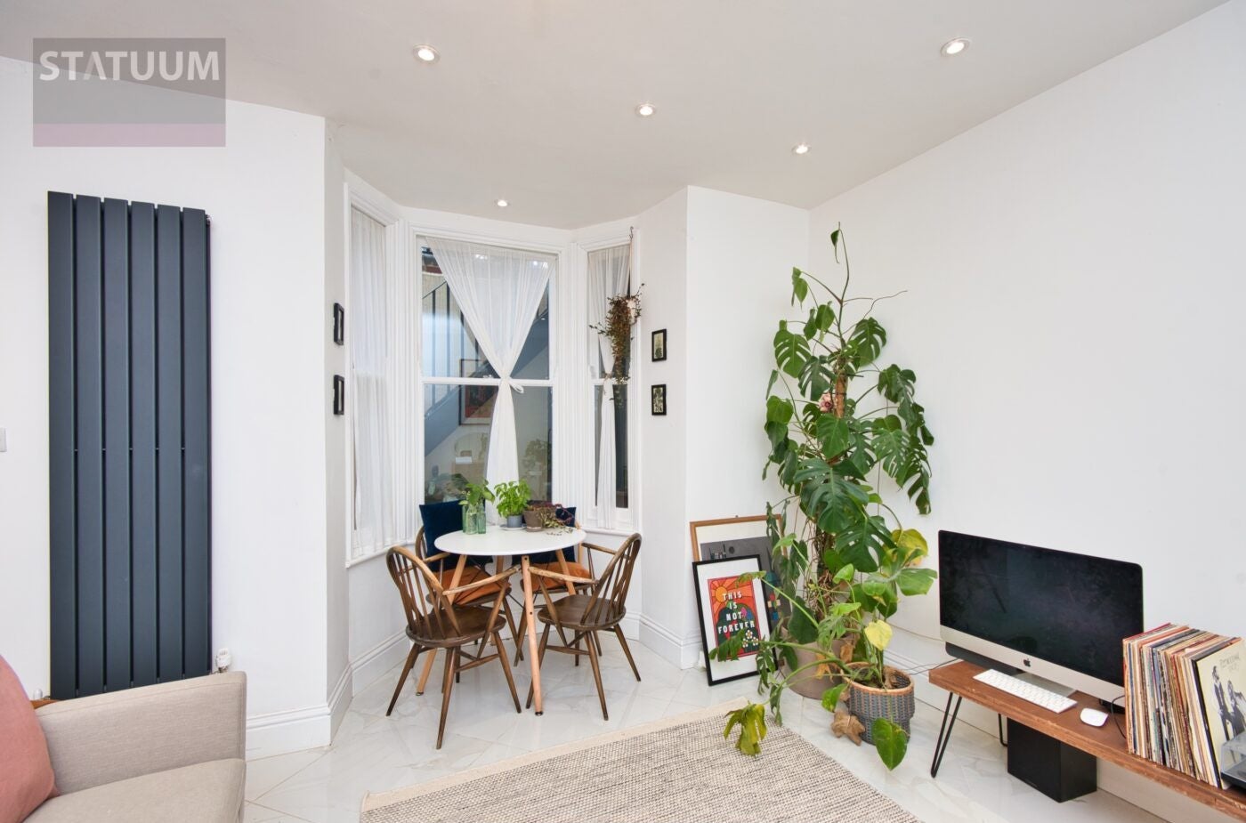 Flat Glenarm Road in Greater London