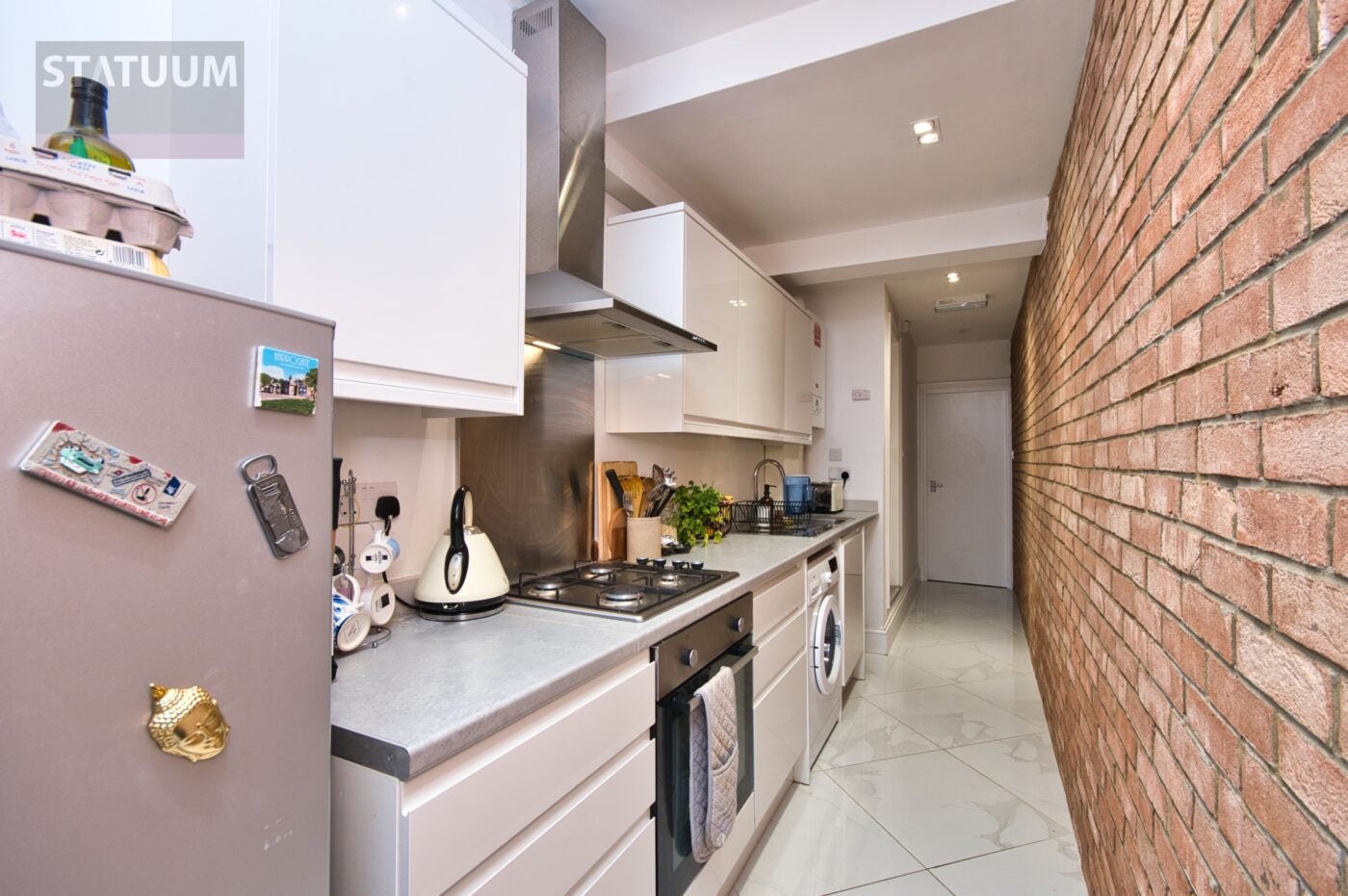 Flat Glenarm Road in Greater London