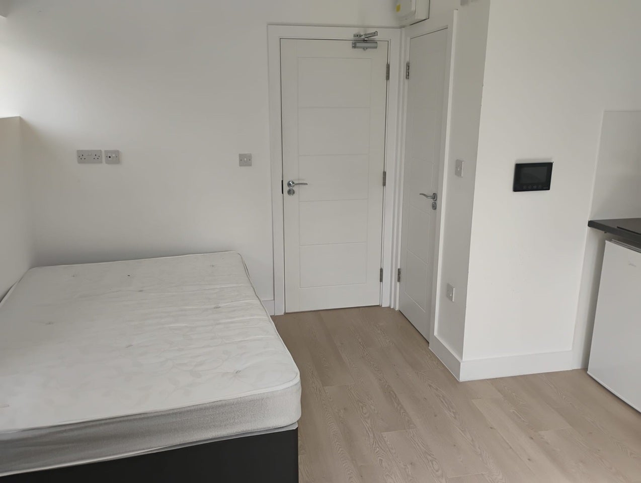 Room Gillett Road in Greater London