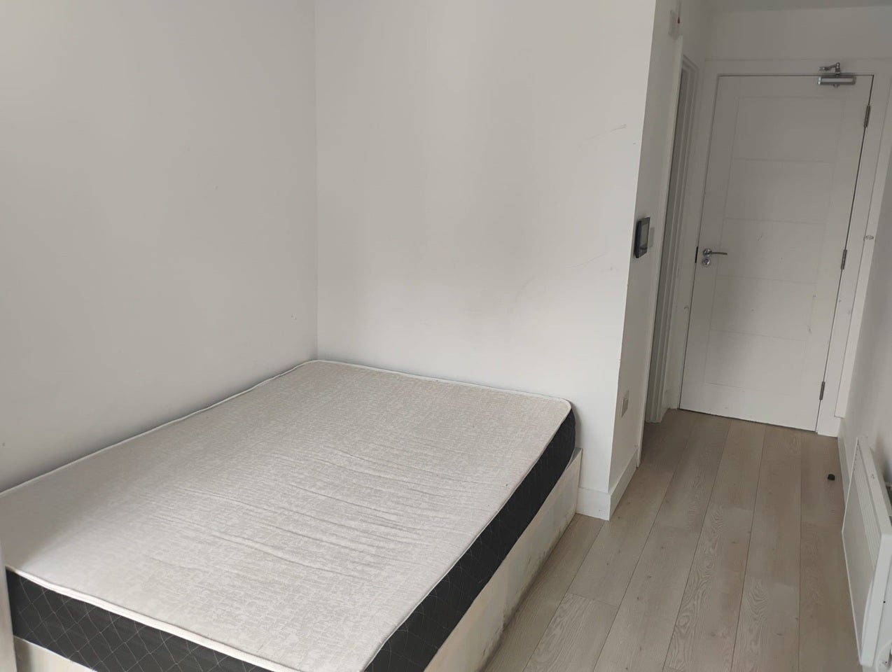 Room Gillett Road in Greater London