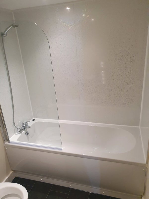 Room Brydon Close in Salford