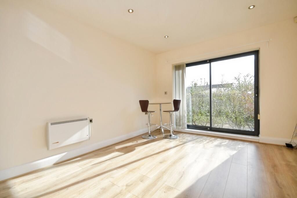 Flat Chatsworth Road in Chesterfield