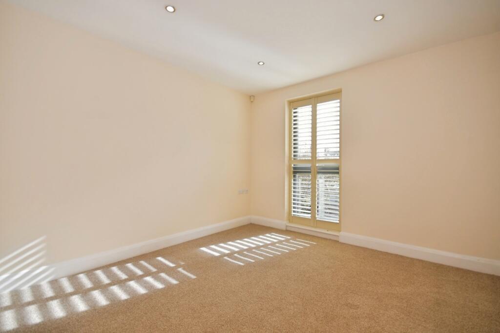 Flat Chatsworth Road in Chesterfield