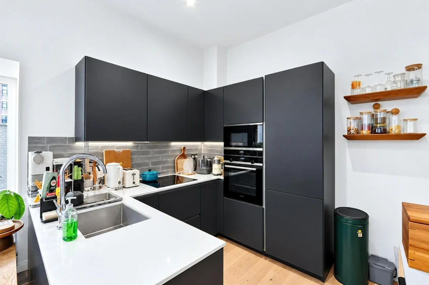 Flat Tannery Square in Greater London