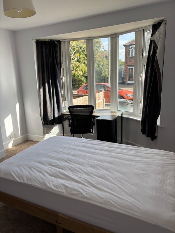 Room Queens Road in Leicester