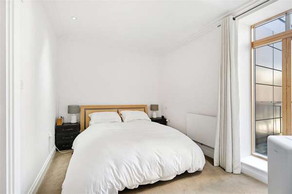 Flat Dean Ryle Street in City of Westminster
