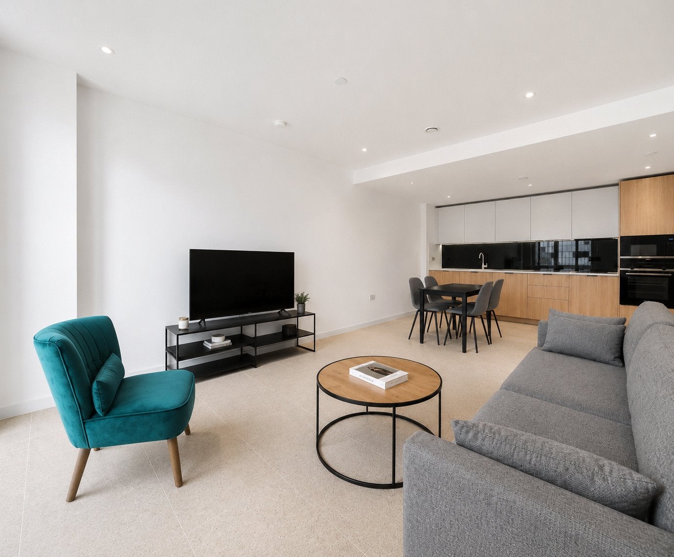 Flat Cendal Crescent in Greater London
