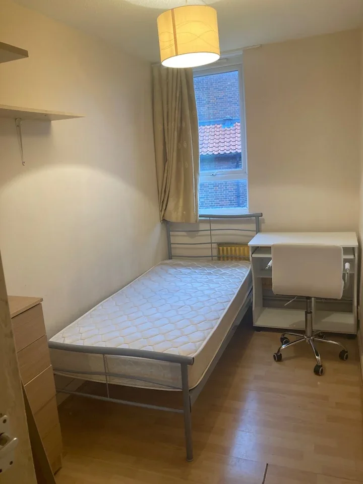 Room Beckway Street in Greater London