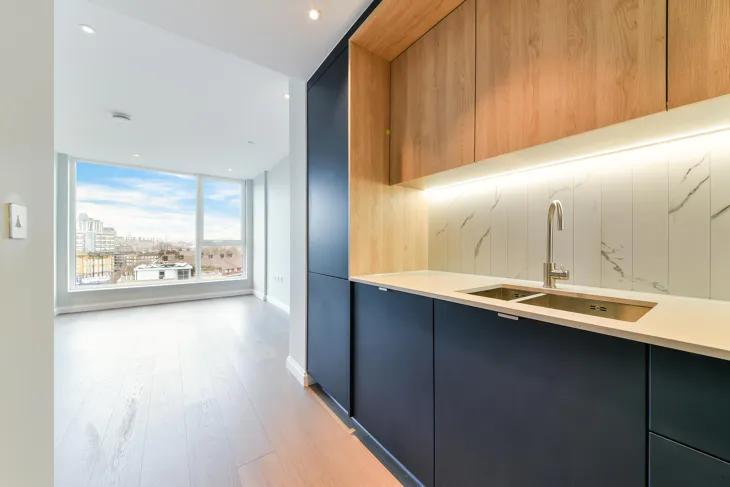 Flat Kennington Lane in Greater London