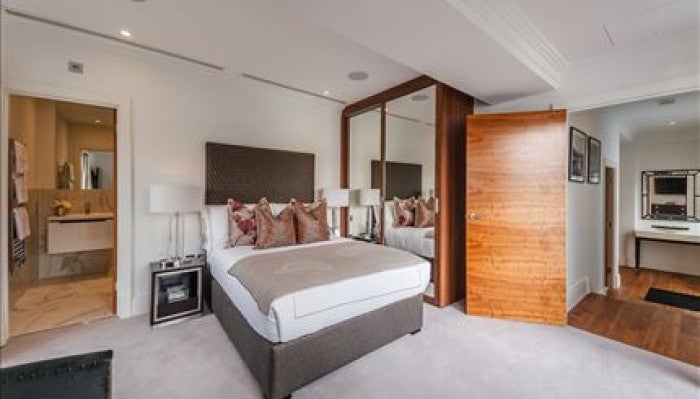 Flat Dalgarno Way in Greater London