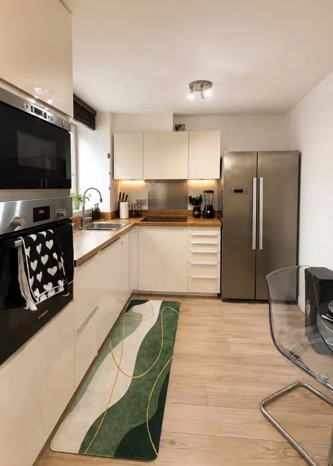 Flat Wheat Sheaf Close in Greater London