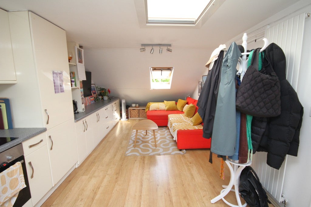 Flat Brownswood Road in Greater London