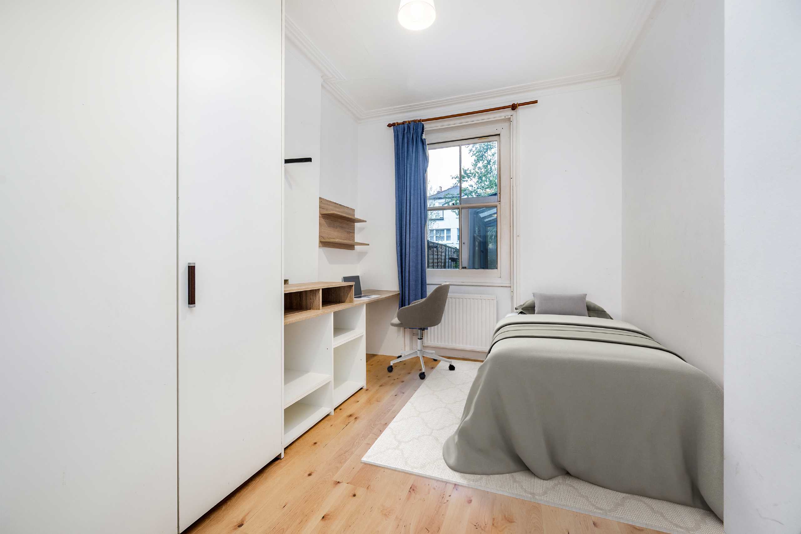 Flat Davisville Road in Greater London