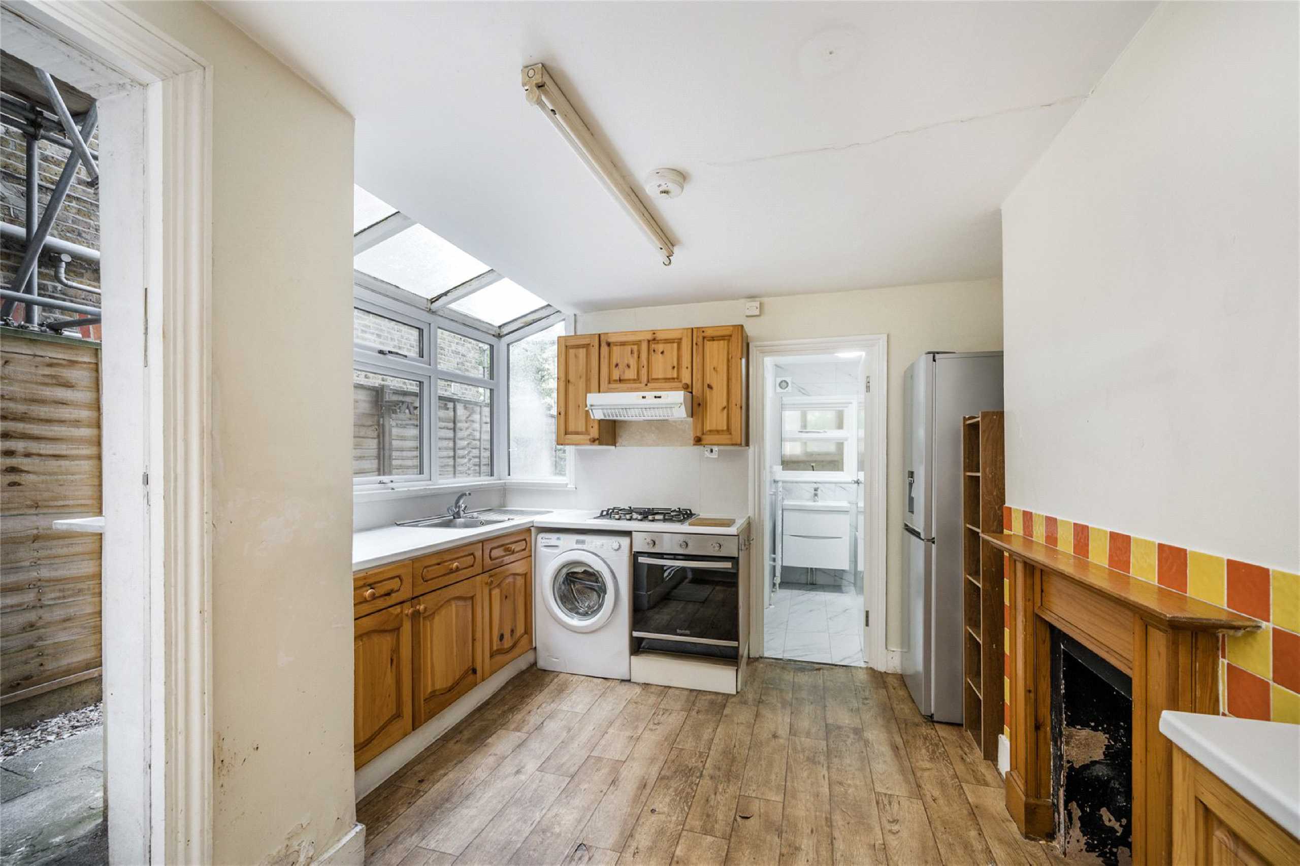 Flat Davisville Road in Greater London