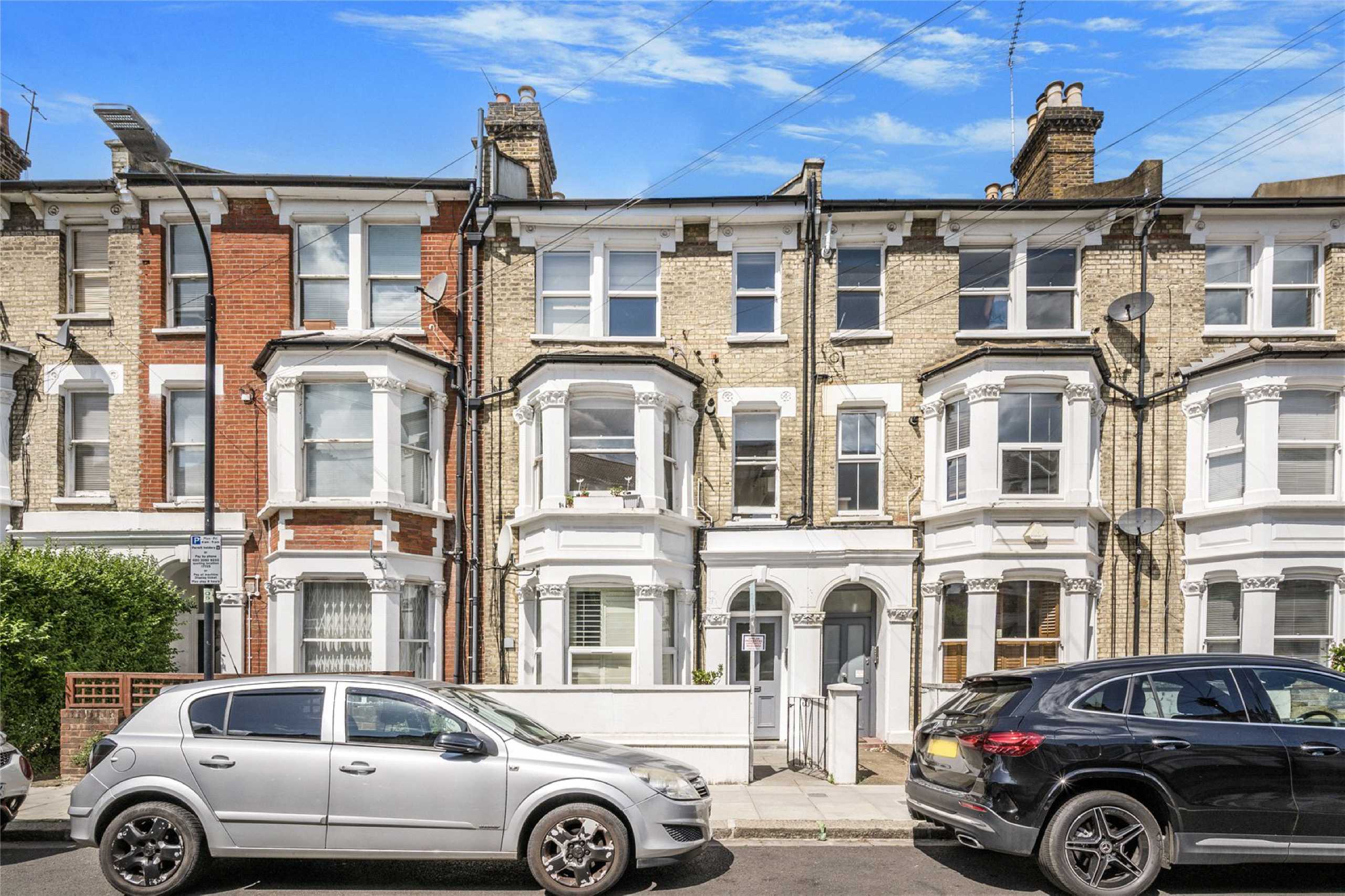 Flat Davisville Road in Greater London