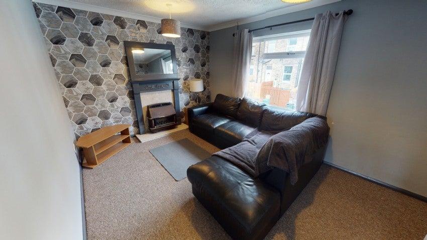 Flat Greenbank Road in Bradford