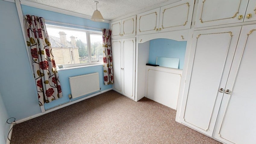 Flat Greenbank Road in Bradford