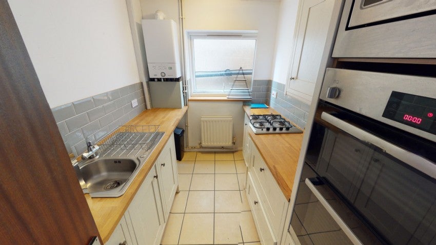 Flat Greenbank Road in Bradford