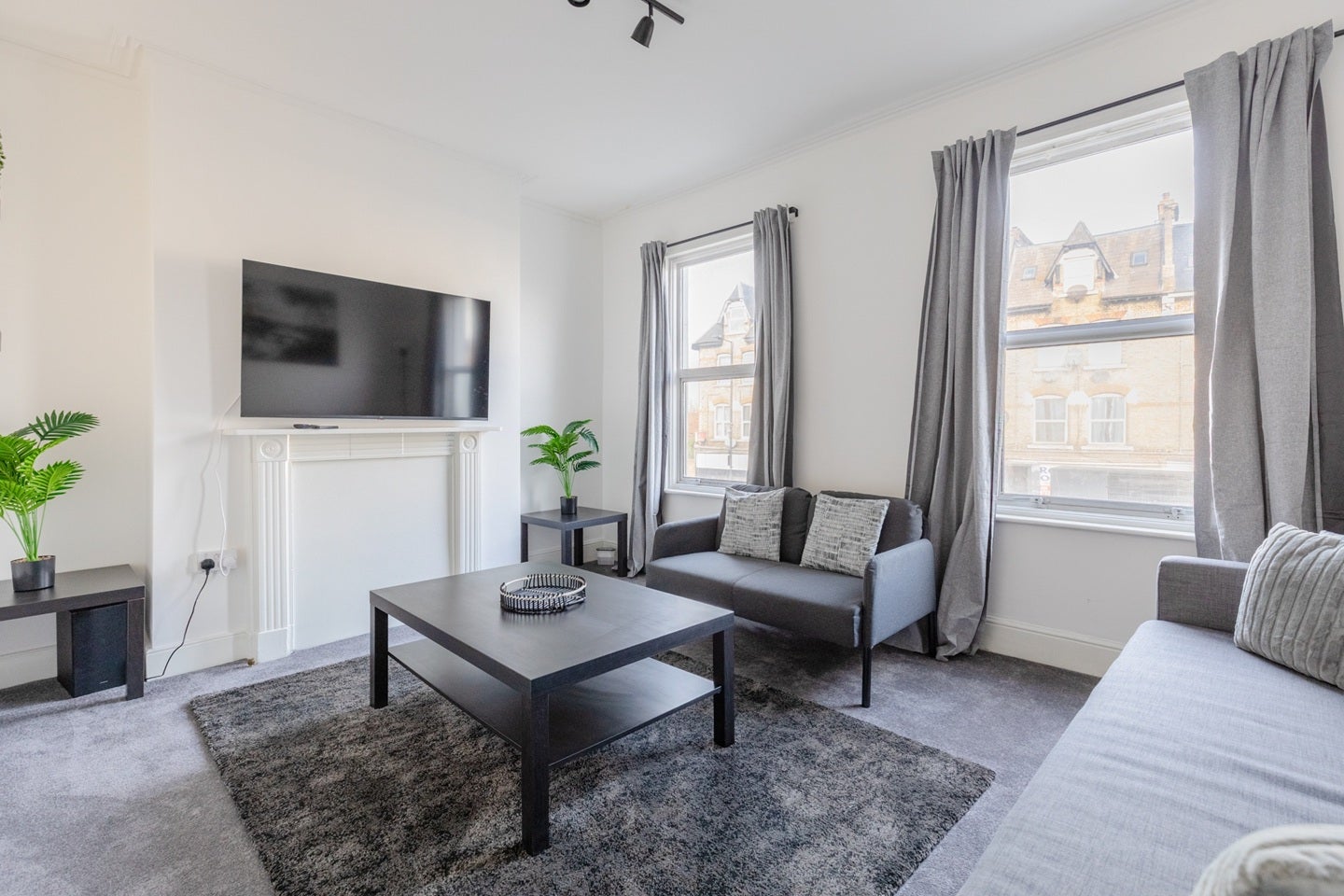 Flat Goldhawk Road in Greater London