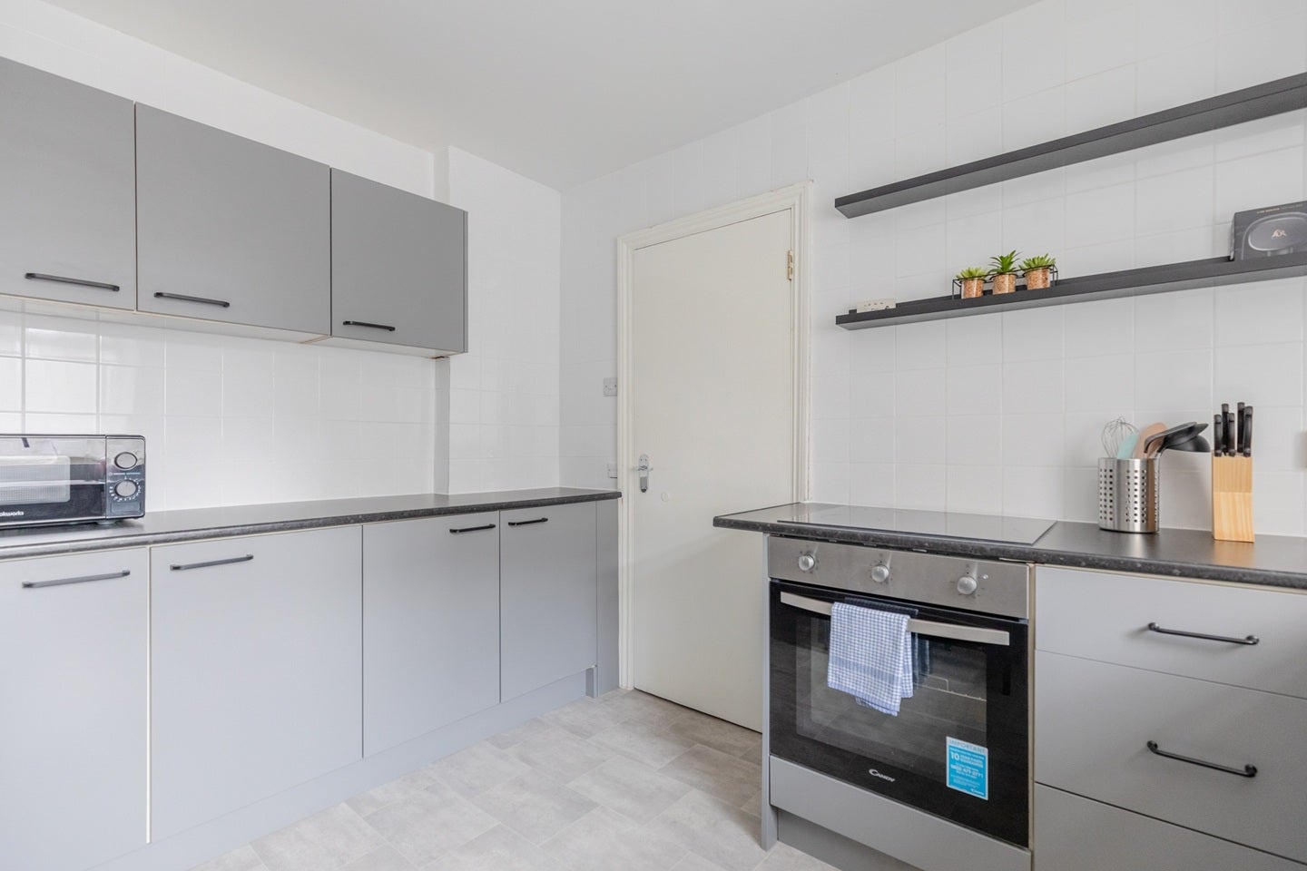 Flat Goldhawk Road in Greater London
