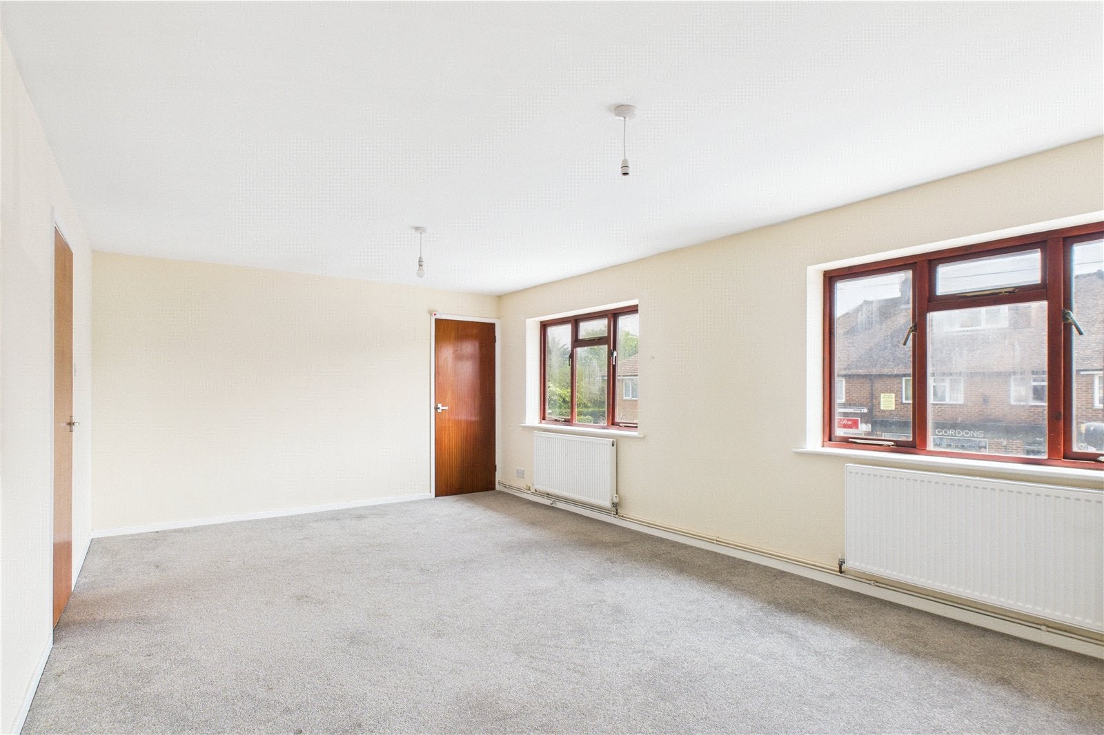 Flat Redehall Road in Smallfield