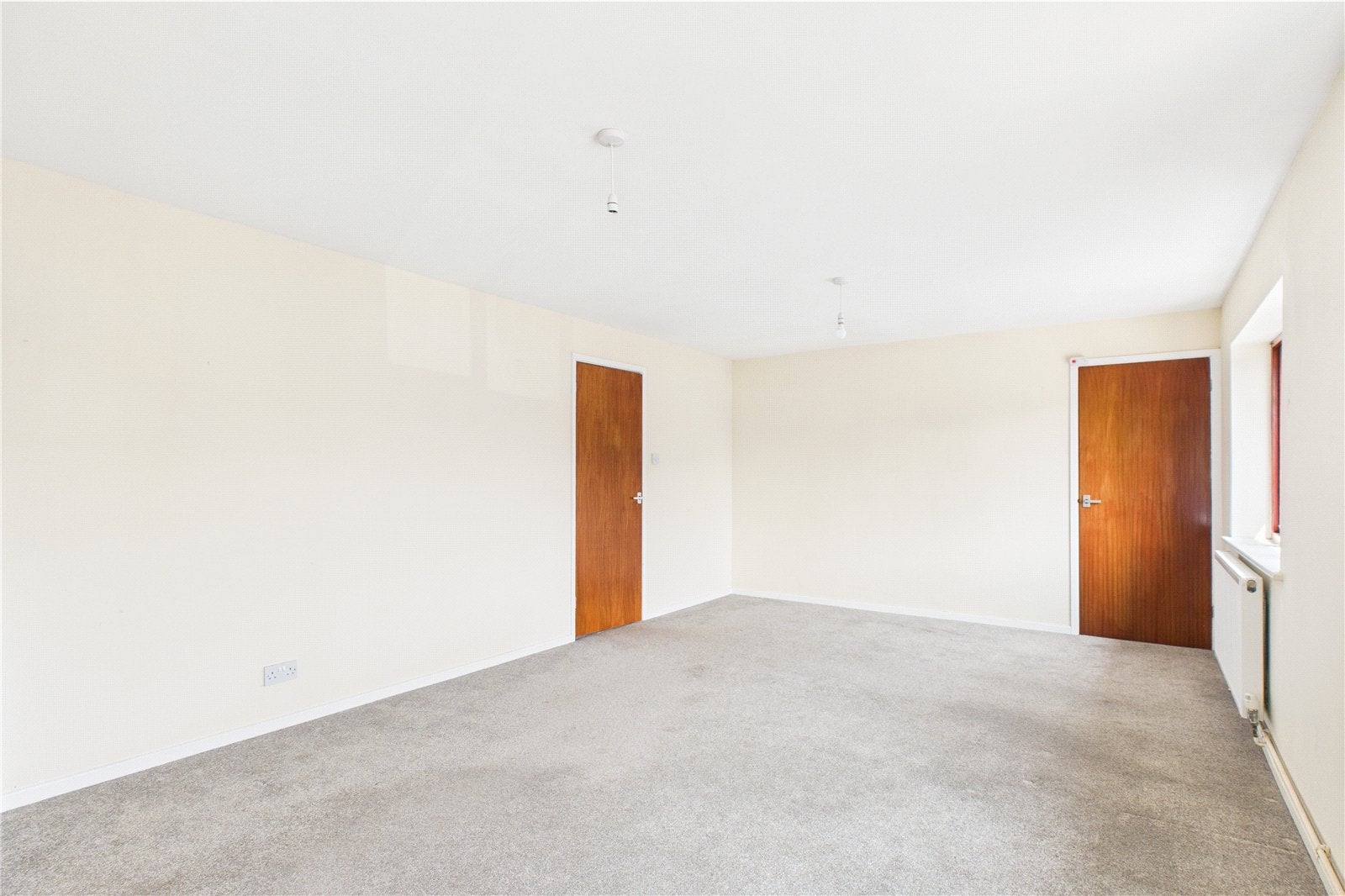 Flat Redehall Road in Smallfield