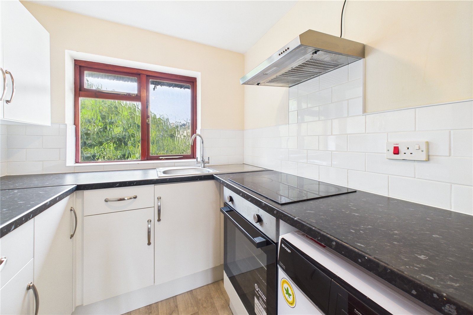 Flat Redehall Road in Smallfield