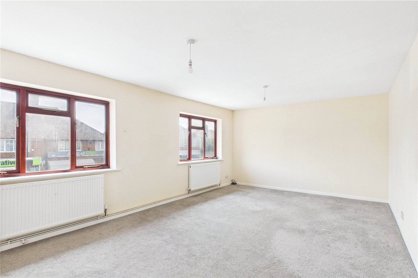 Flat Redehall Road in Smallfield