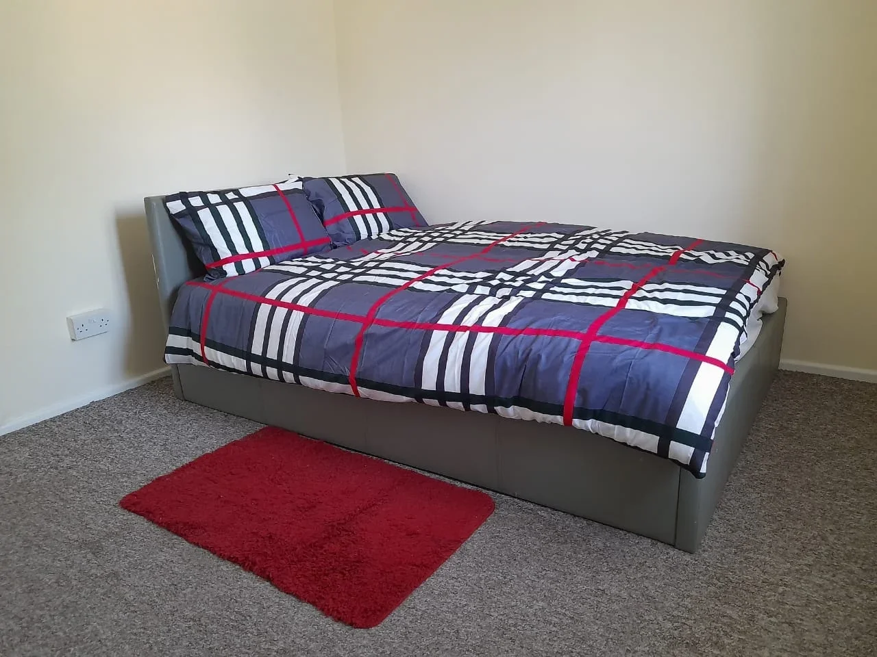 Room Canberra Square in Tilbury